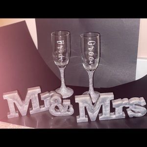 Bride/Groom Champagne Flutes/Table sign